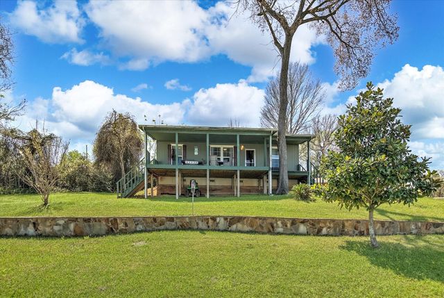 701 Canal Drive, Point Blank, TX 77364