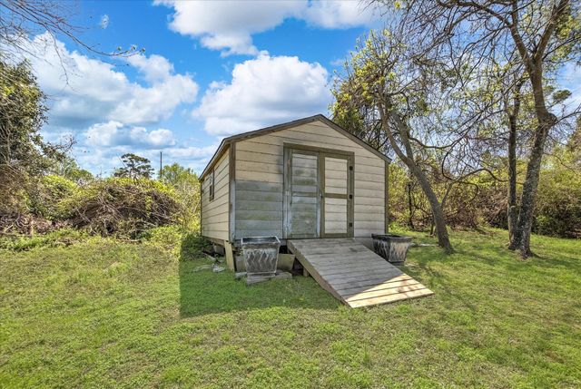 701 Canal Drive, Point Blank, TX 77364