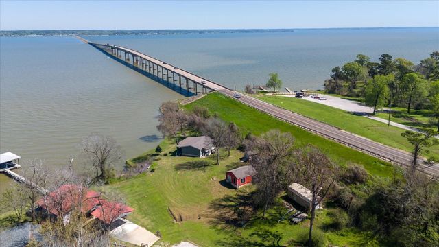 701 Canal Drive, Point Blank, TX 77364