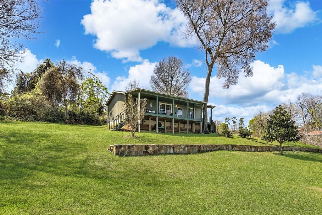 701 Canal Drive, Point Blank, TX 77364