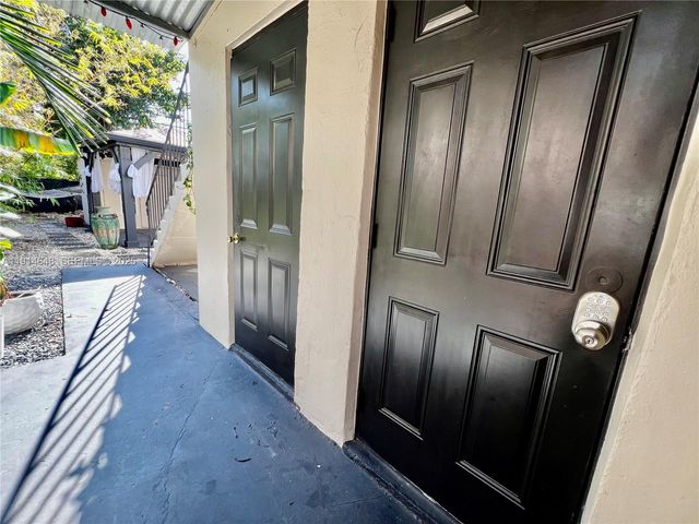 3520 SW 25th St, Miami, FL 33133