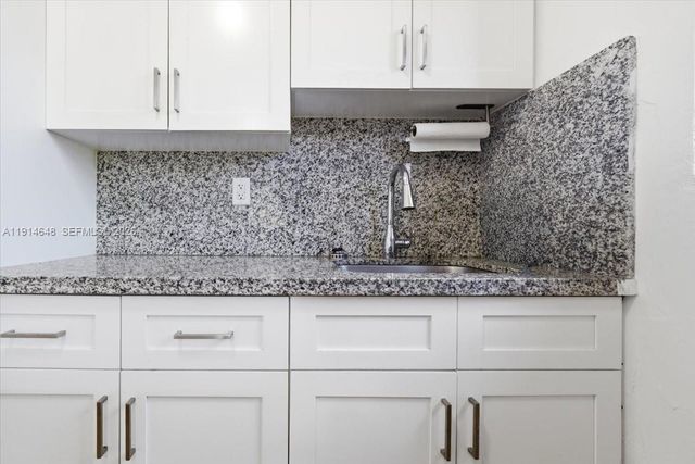 3520 SW 25th St, Miami, FL 33133