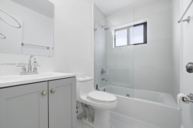 3520 SW 25th St, Miami, FL 33133