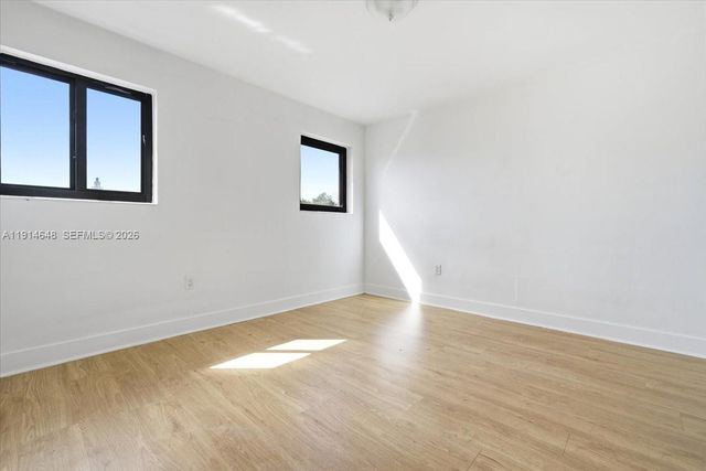 3520 SW 25th St, Miami, FL 33133