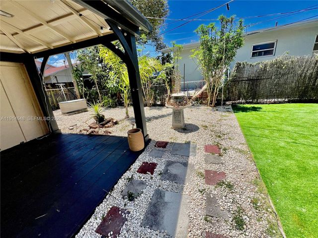 3520 SW 25th St, Miami, FL 33133