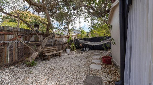 3520 SW 25th St, Miami, FL 33133