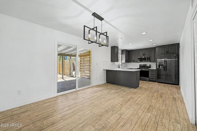 5813 S COLLEGE Avenue, Tempe, AZ 85283