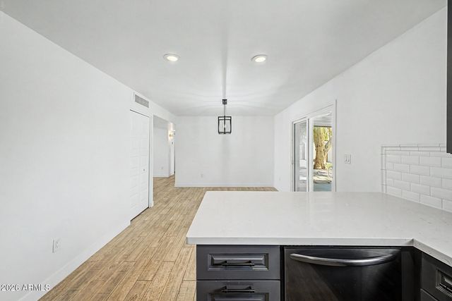 5813 S COLLEGE Avenue, Tempe, AZ 85283