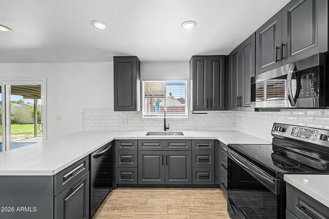 5813 S COLLEGE Avenue, Tempe, AZ 85283