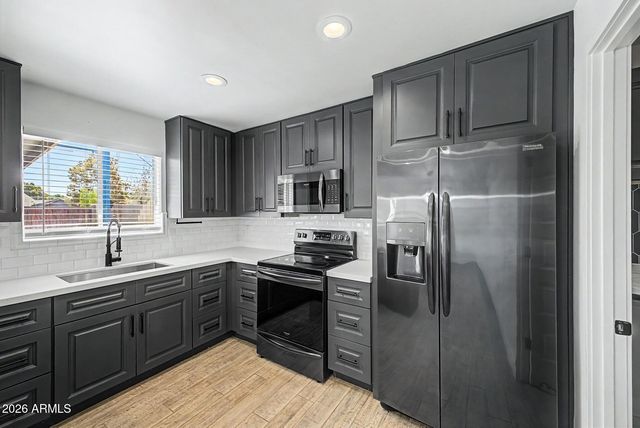 5813 S COLLEGE Avenue, Tempe, AZ 85283