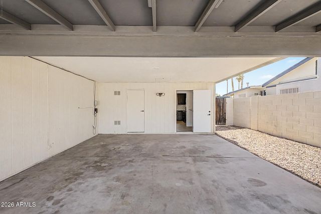 5813 S COLLEGE Avenue, Tempe, AZ 85283