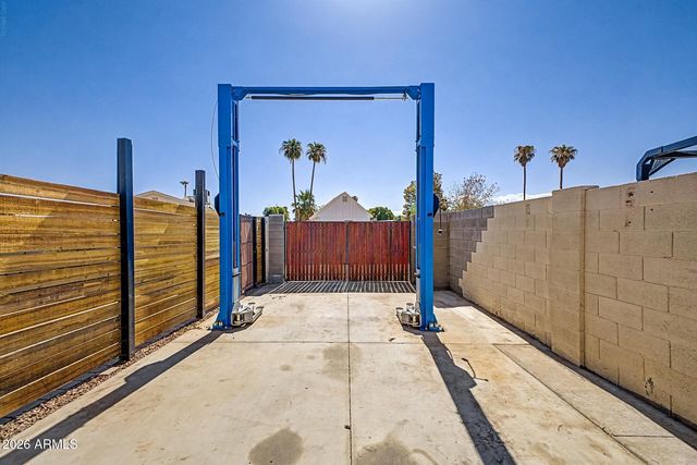 5813 S COLLEGE Avenue, Tempe, AZ 85283