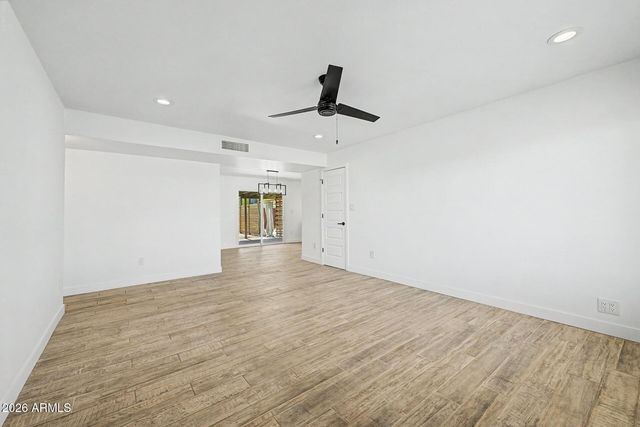 5813 S COLLEGE Avenue, Tempe, AZ 85283