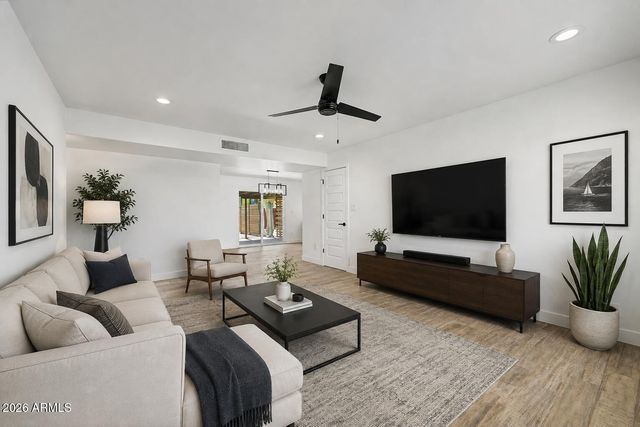 5813 S COLLEGE Avenue, Tempe, AZ 85283