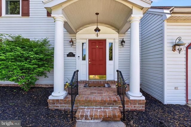 570 JAMES DR, Harrisburg, PA 17112