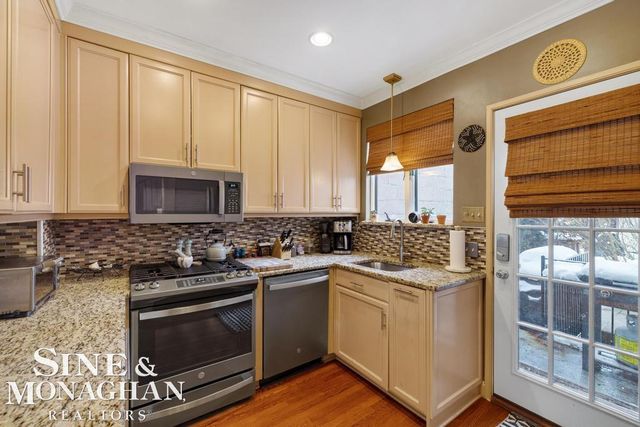 30 Cranford Lane, Grosse Pointe, MI 48230