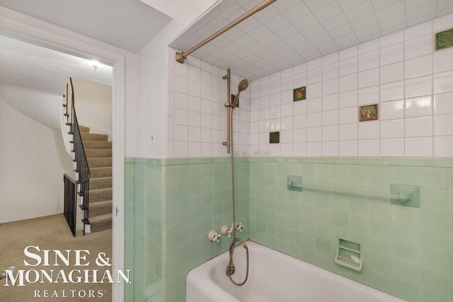 30 Cranford Lane, Grosse Pointe, MI 48230