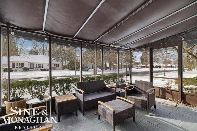 30 Cranford Lane, Grosse Pointe, MI 48230