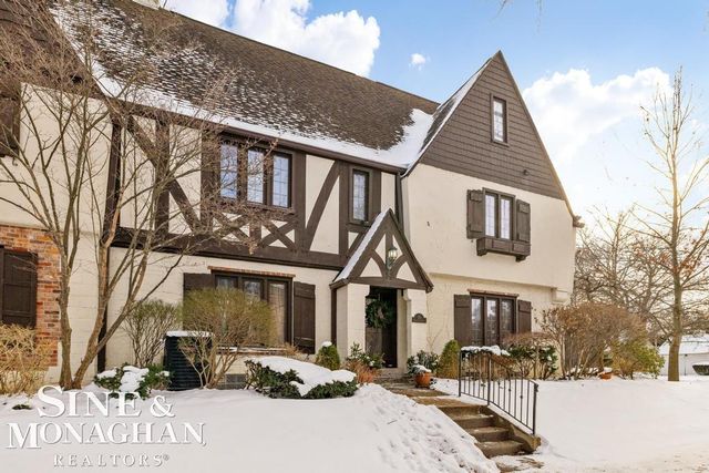 30 Cranford Lane, Grosse Pointe, MI 48230