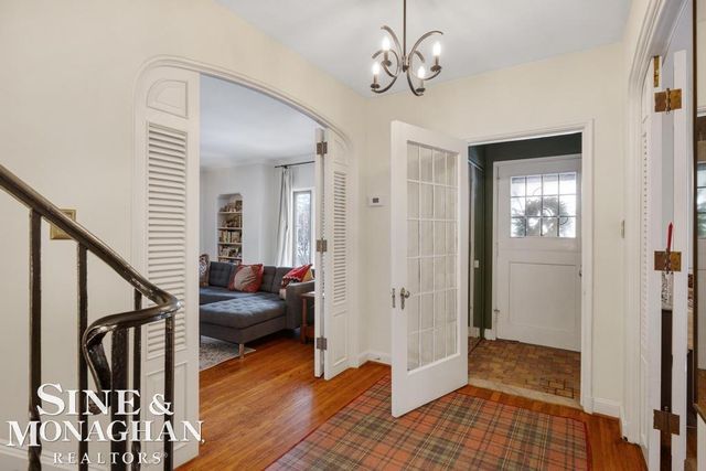 30 Cranford Lane, Grosse Pointe, MI 48230