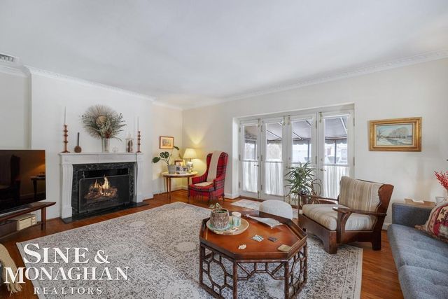 30 Cranford Lane, Grosse Pointe, MI 48230