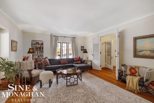 30 Cranford Lane, Grosse Pointe, MI 48230