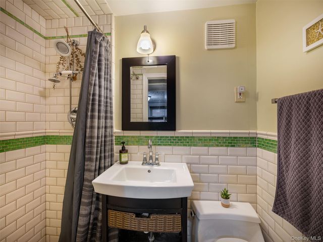 21-38 49th Street, Astoria, NY 11105