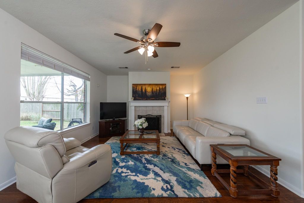 Image 10 of property listing at 23634 Hawkins Creek Court, Katy, TX 77494
