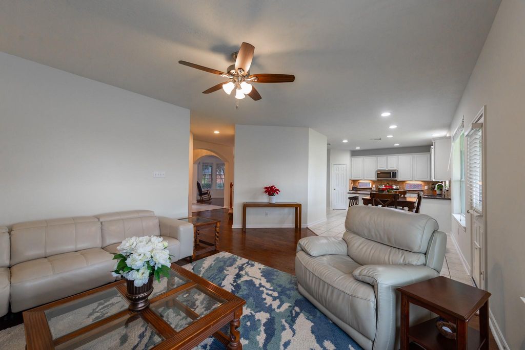 Image 11 of property listing at 23634 Hawkins Creek Court, Katy, TX 77494