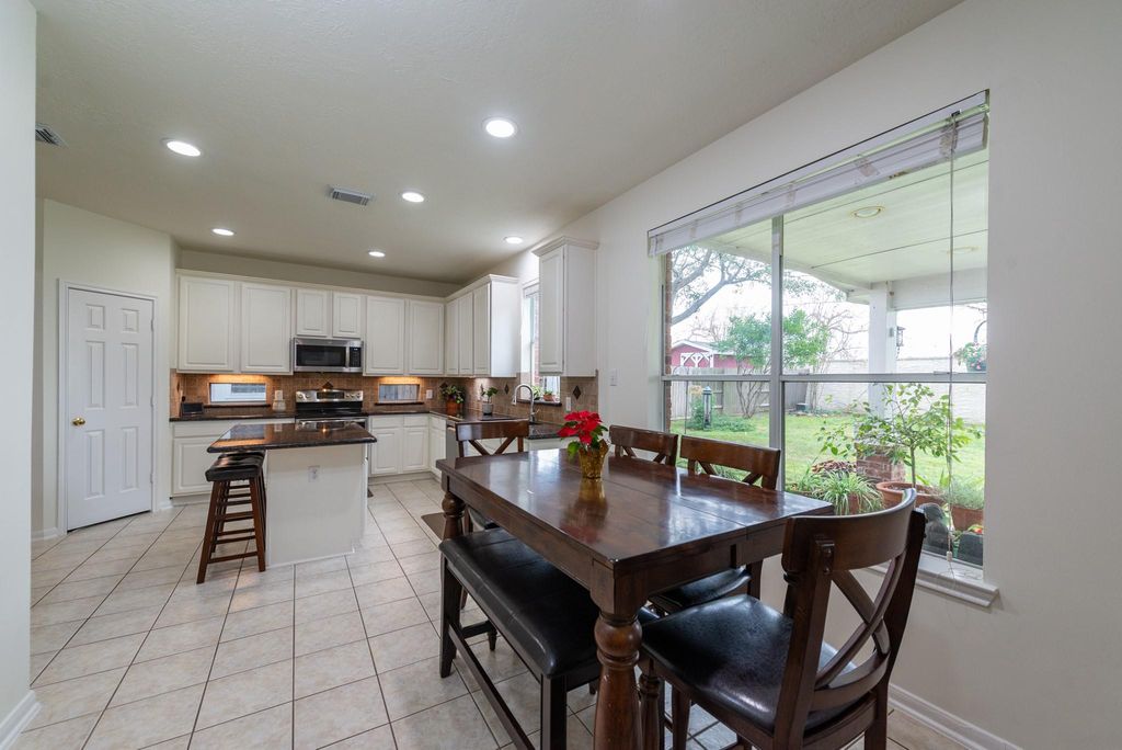 Image 12 of property listing at 23634 Hawkins Creek Court, Katy, TX 77494