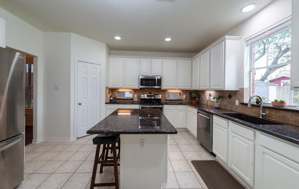 Image 13 of property listing at 23634 Hawkins Creek Court, Katy, TX 77494