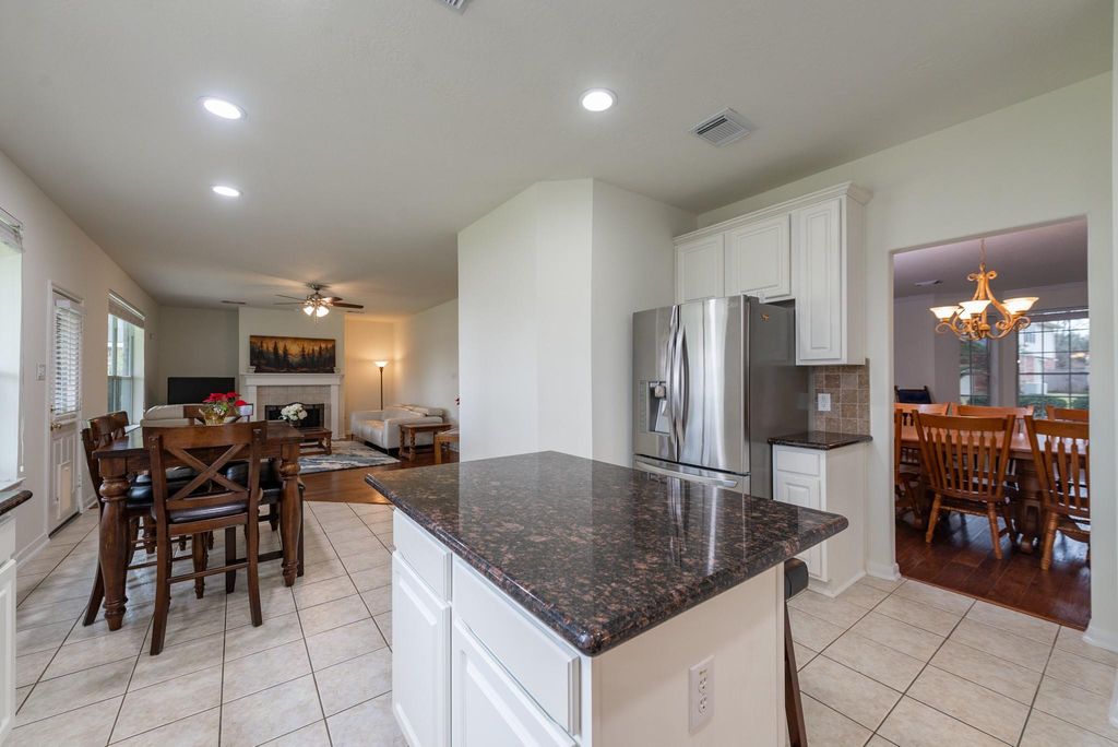 Image 14 of property listing at 23634 Hawkins Creek Court, Katy, TX 77494
