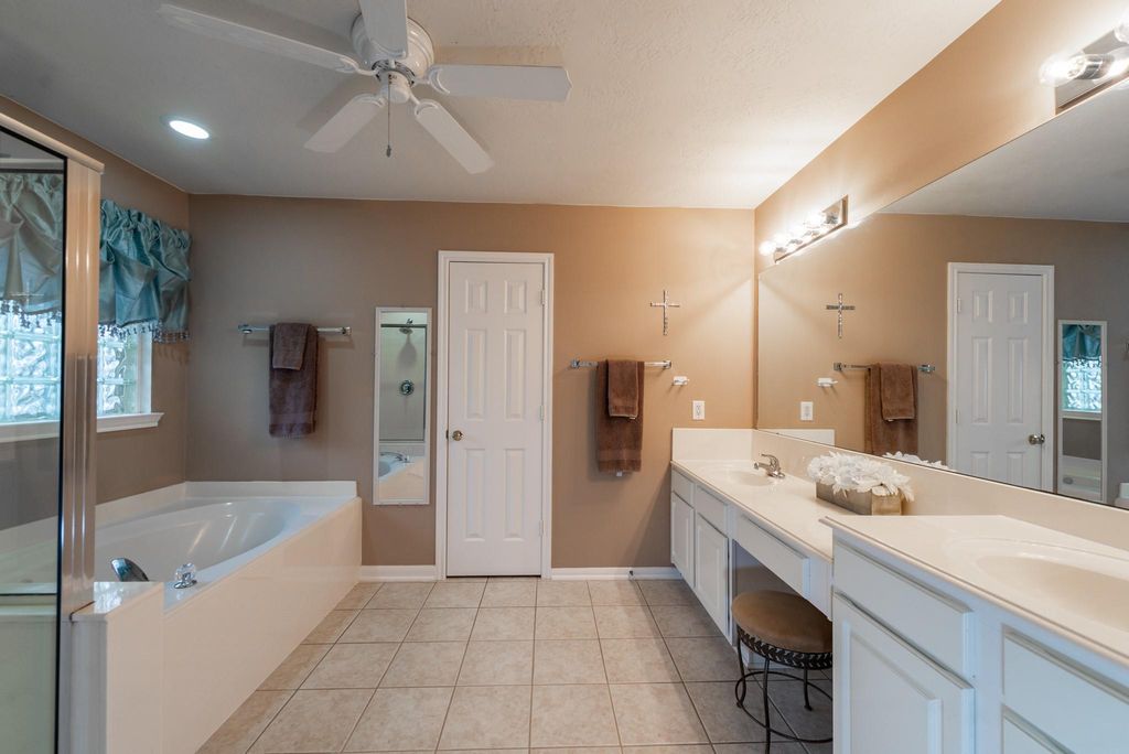 Image 19 of property listing at 23634 Hawkins Creek Court, Katy, TX 77494