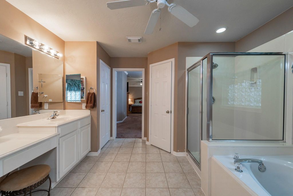 Image 20 of property listing at 23634 Hawkins Creek Court, Katy, TX 77494