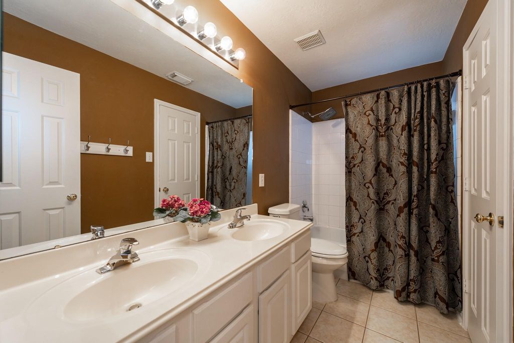 Image 23 of property listing at 23634 Hawkins Creek Court, Katy, TX 77494