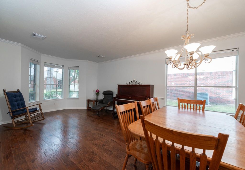 Image 7 of property listing at 23634 Hawkins Creek Court, Katy, TX 77494