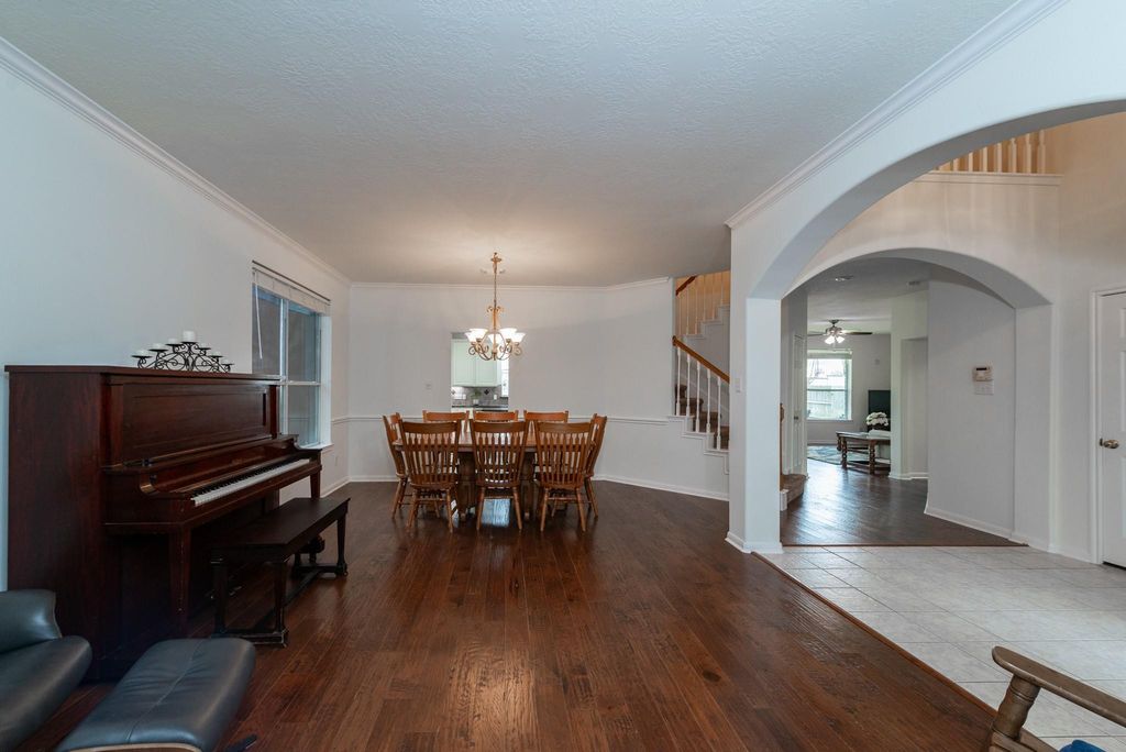 Image 8 of property listing at 23634 Hawkins Creek Court, Katy, TX 77494