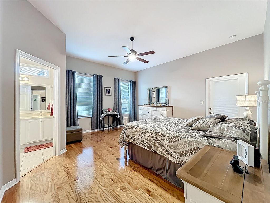 Image 20 of property listing at 25003 CYPRESS POND COURT, Leesburg, FL 34748