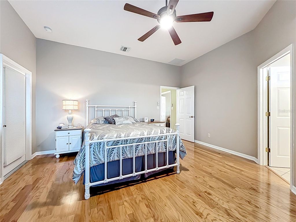 Image 24 of property listing at 25003 CYPRESS POND COURT, Leesburg, FL 34748