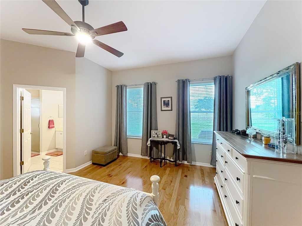 Image 25 of property listing at 25003 CYPRESS POND COURT, Leesburg, FL 34748