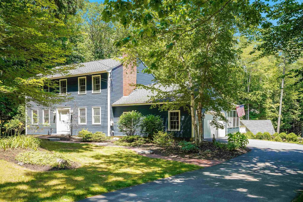 8 Essex Drive, Bow, NH 03304