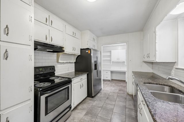 744 Willow Street, Hurst, TX 76053