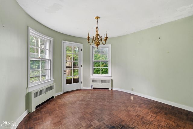 41 Beacon Hill Road, Grosse Pointe Farms, MI 48236