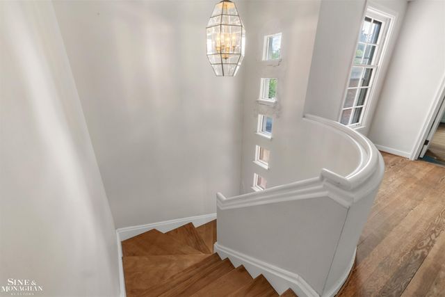 41 Beacon Hill Road, Grosse Pointe Farms, MI 48236
