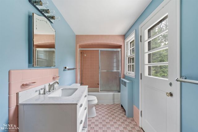 41 Beacon Hill Road, Grosse Pointe Farms, MI 48236