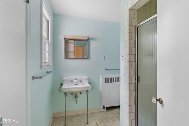 41 Beacon Hill Road, Grosse Pointe Farms, MI 48236