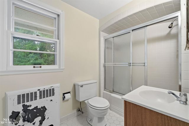 41 Beacon Hill Road, Grosse Pointe Farms, MI 48236