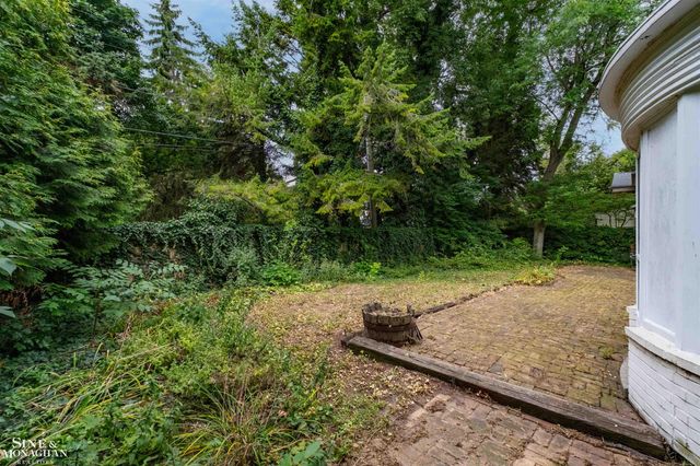 41 Beacon Hill Road, Grosse Pointe Farms, MI 48236