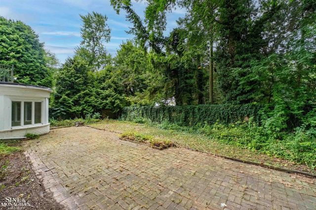 41 Beacon Hill Road, Grosse Pointe Farms, MI 48236