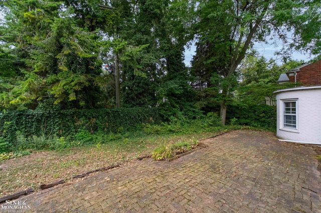 41 Beacon Hill Road, Grosse Pointe Farms, MI 48236
